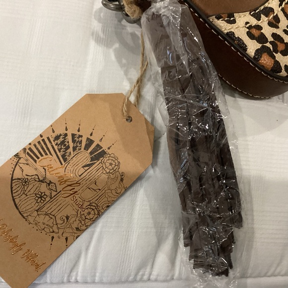 Western Cowhide Pattern Accent Shoulder Bag in Brown and Leopard -NWT - Picture 7 of 7